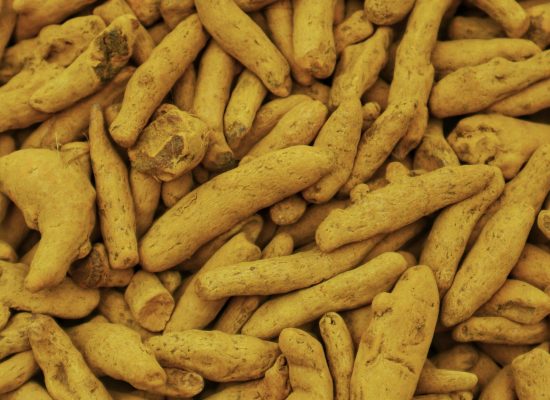 Close-up of organic turmeric roots in a Jaipur market, showcasing their natural texture.